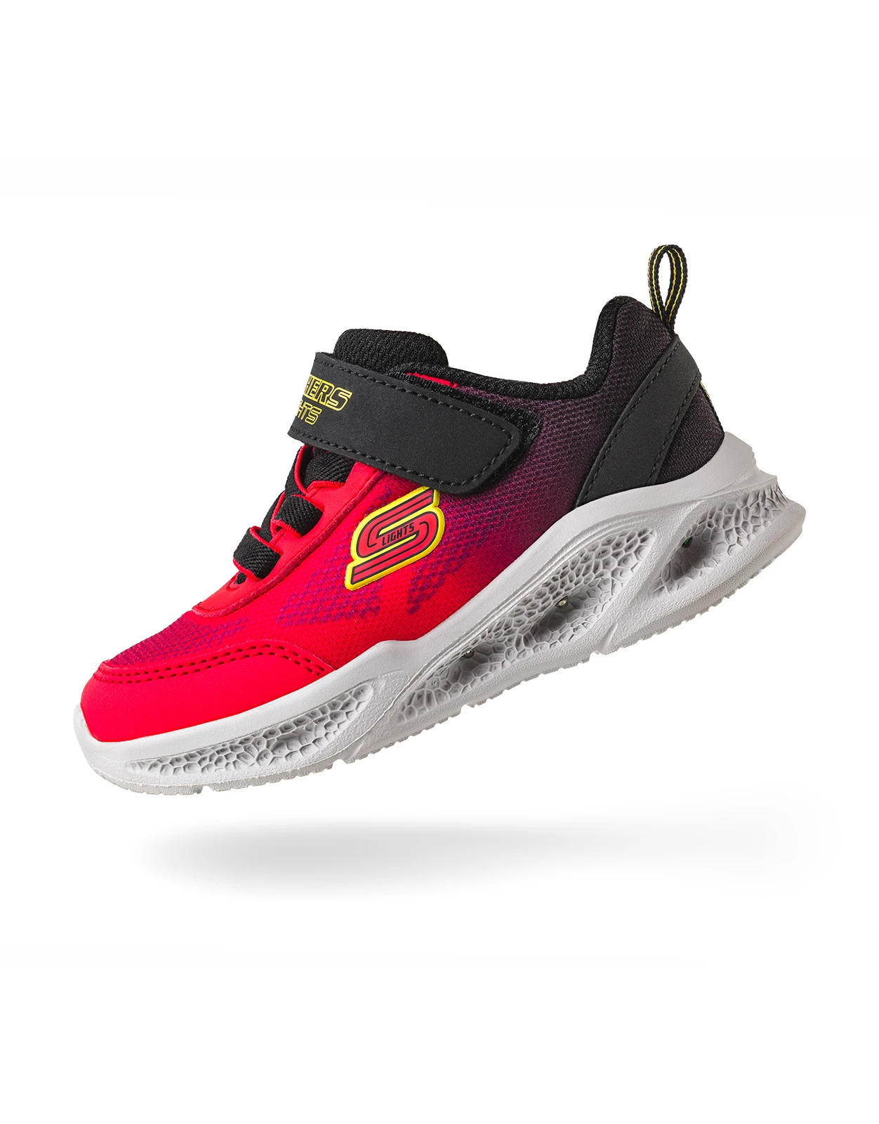 تصوير احترافي للأحذية للمتاجر الإلكترونية